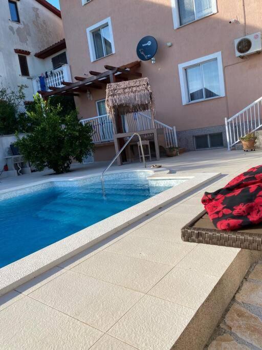Lovely 3 Bedroom Apartment In Quiet Area W/ Pool Pula Exterior photo